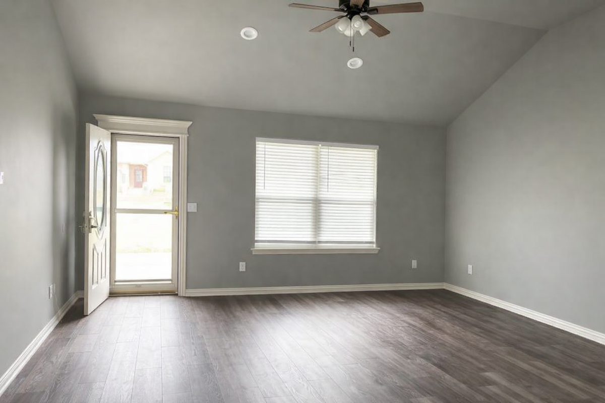 3995 Highland Dr - Photo 3 of 7