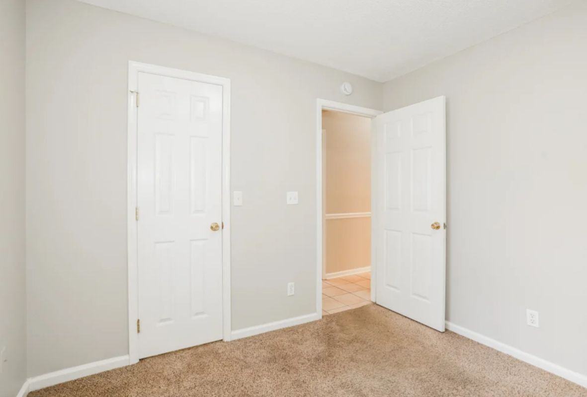 5667 Plum Hollow Dr W - Photo 3 of 10