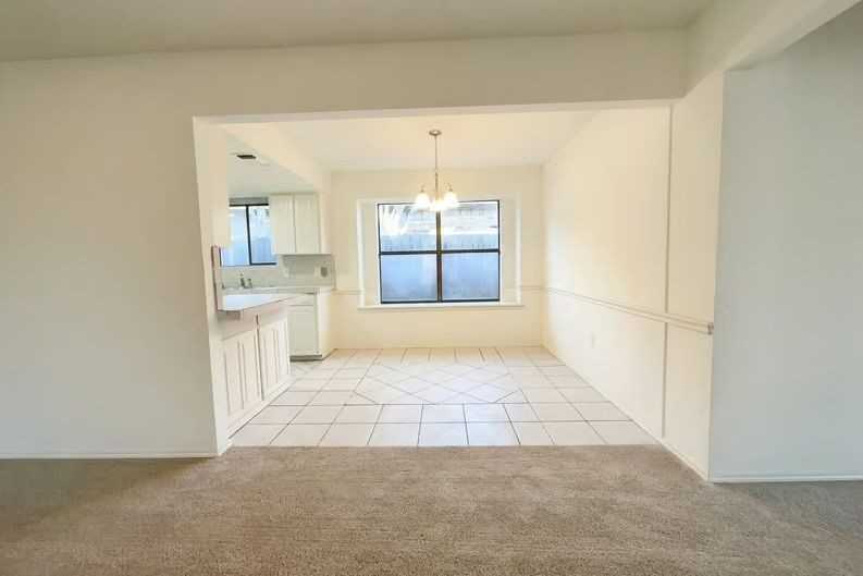 708 Sandy Trl - Photo 3 of 11