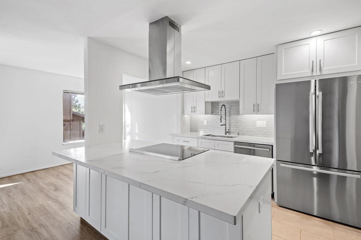 3338 La Mesa Dr - Photo 3 of 23