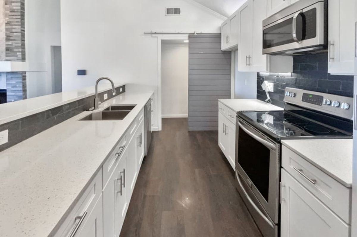 6505 Castille Ct - Photo 3 of 15