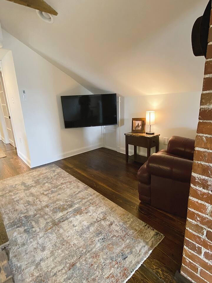 417 N Royal Ave #A - Photo 2 of 11