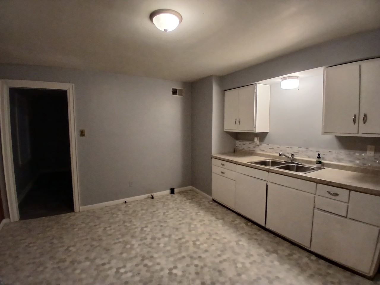 3120 S Monroe St - Photo 2 of 5