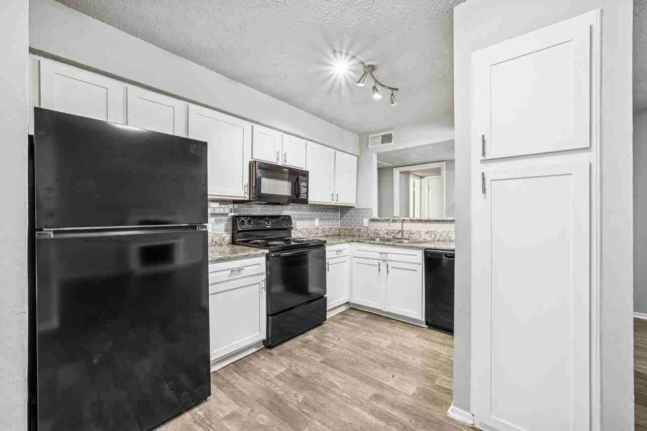 The View at Lake Highlands - Photo 2 of 50