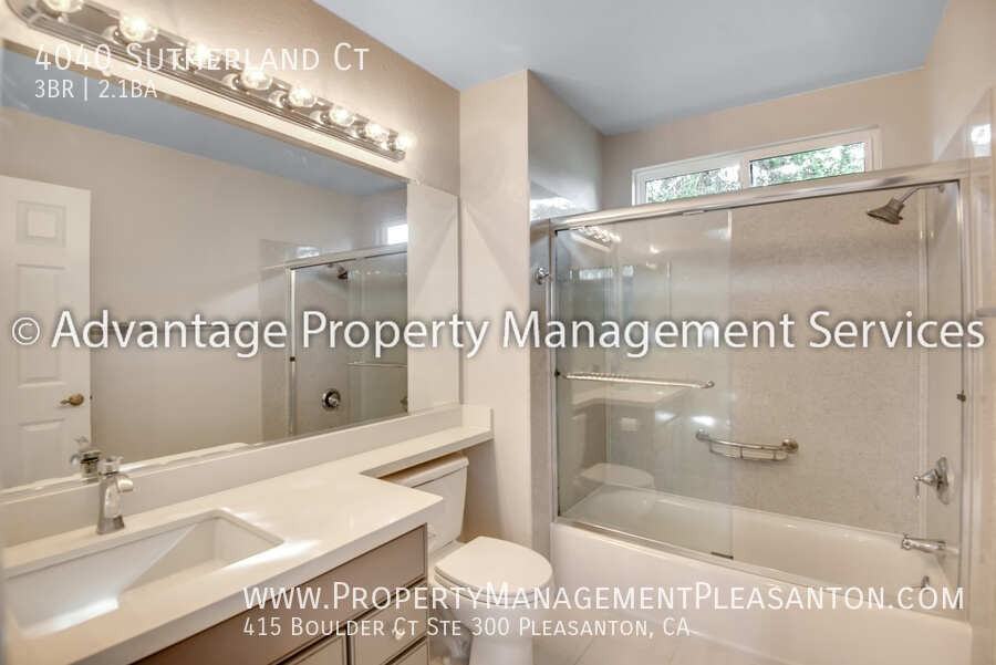 4040 Sutherland Ct - Photo 4 of 25