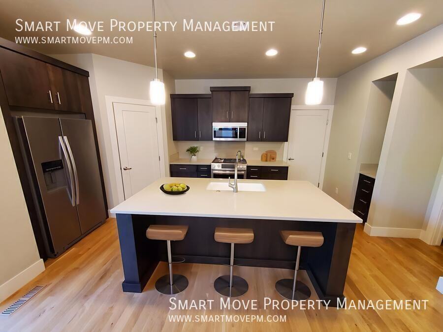 3905 S Woodcraft Ave - Photo 5 of 35