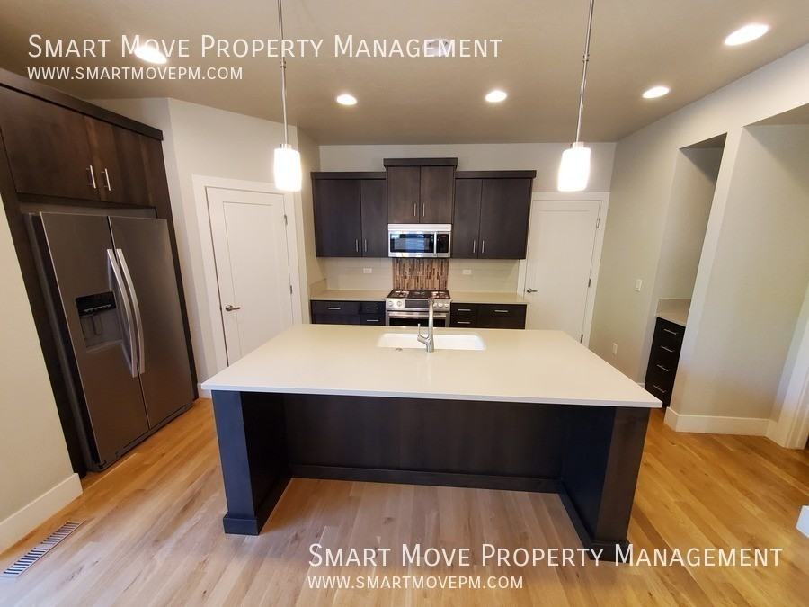 3905 S Woodcraft Ave - Photo 6 of 35