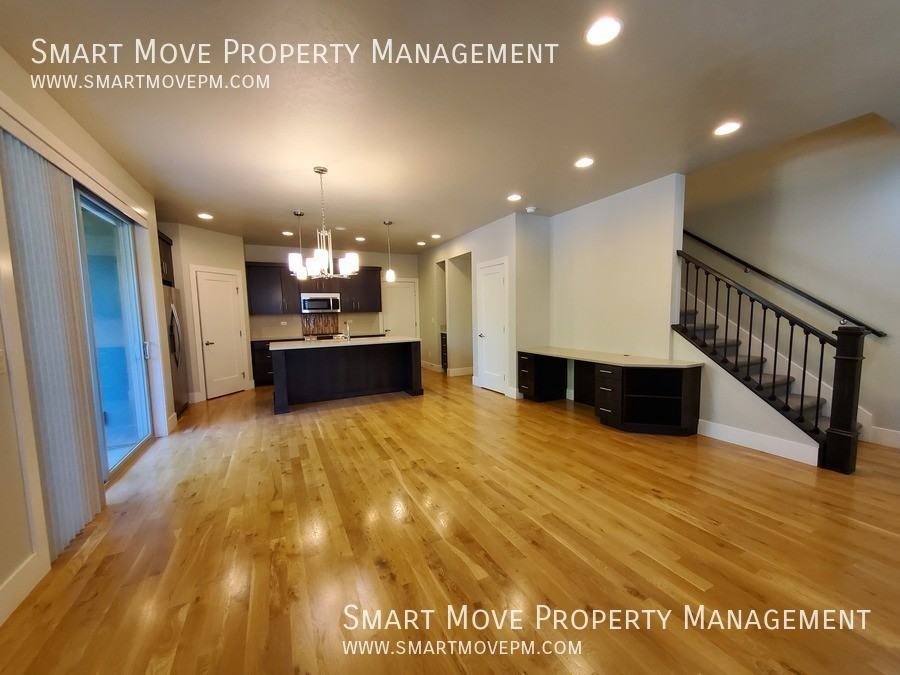 3905 S Woodcraft Ave - Photo 7 of 35