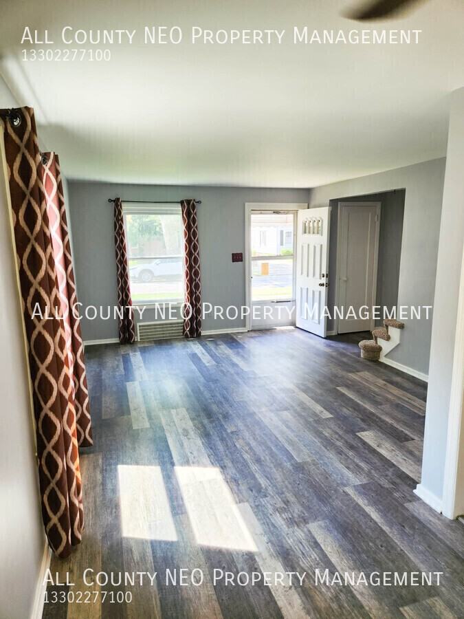 21791 S Lake Shore Blvd - Photo 3 of 15