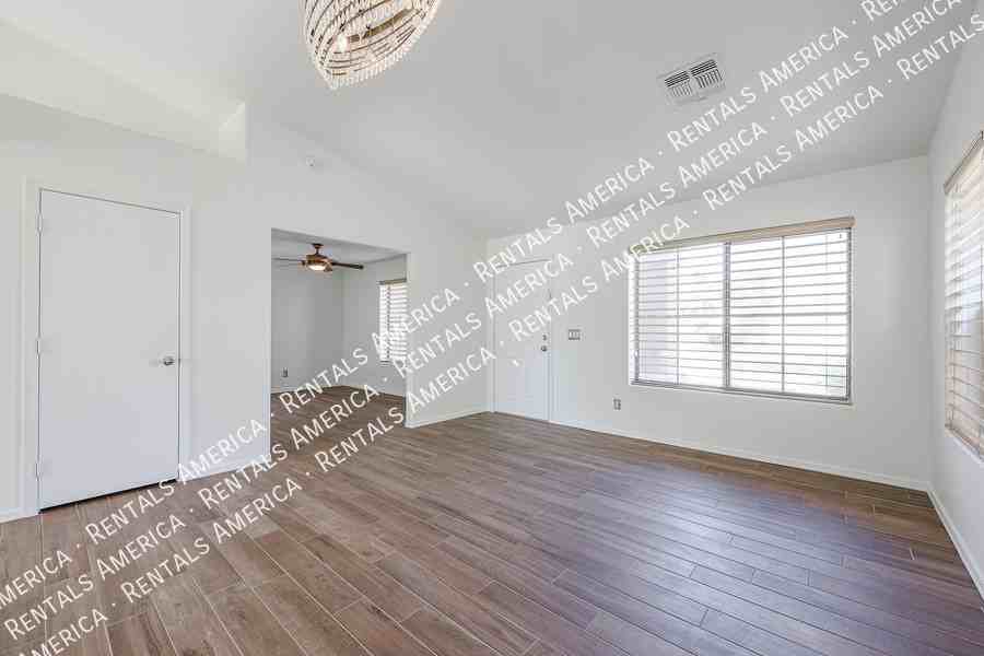 4647 E Lavender Ln - Photo 5 of 38