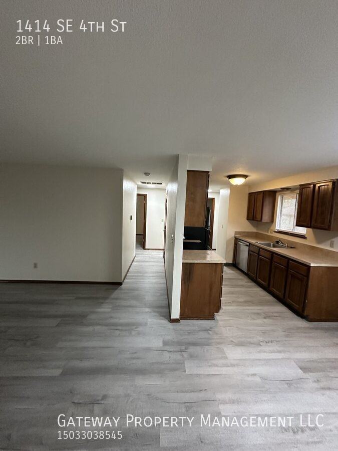 1414 Se 4th St - Photo 7 of 12