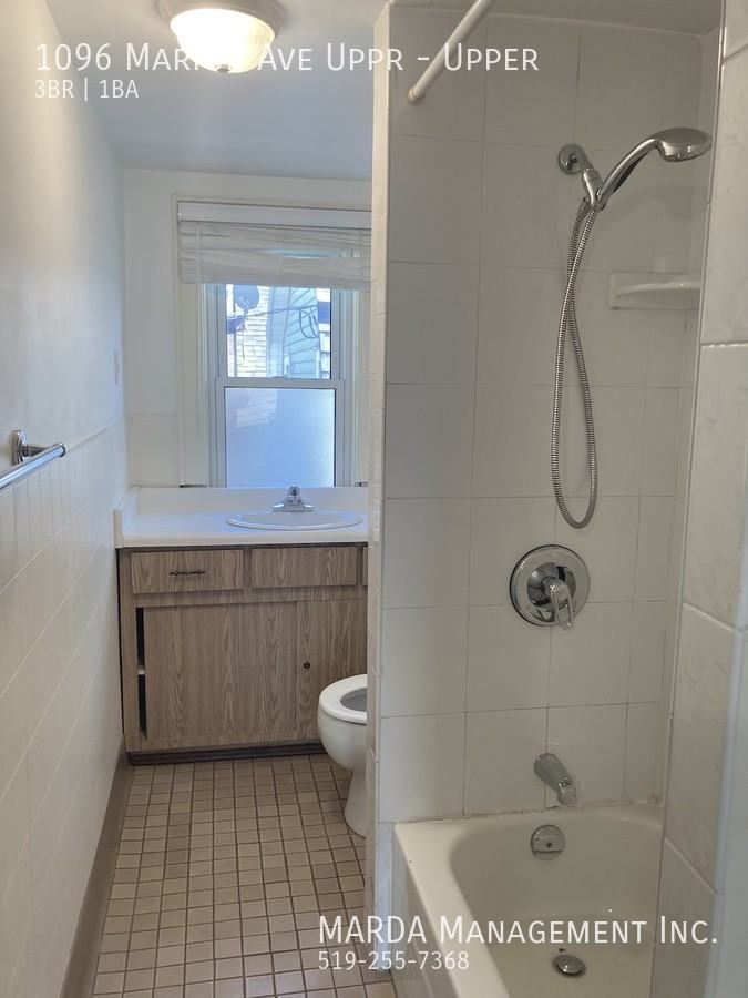 1096 Marion Ave Uppr - Photo 6 of 21