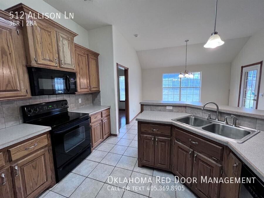 512 Allison Ln - Photo 3 of 23