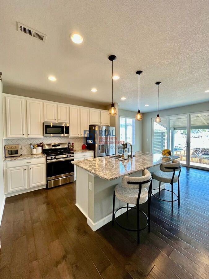 1108 Preble Ct - Photo 3 of 23