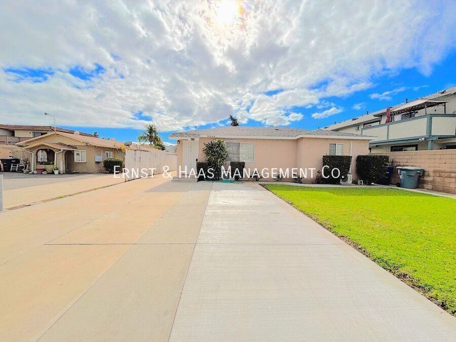 8142 California St - Photo 3 of 25