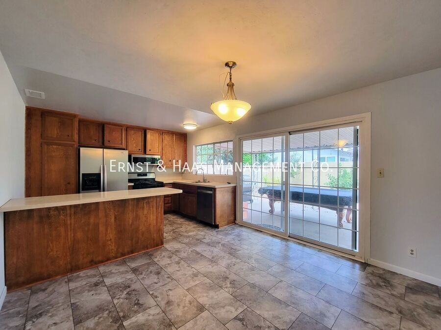 10751 Andy St - Photo 7 of 28