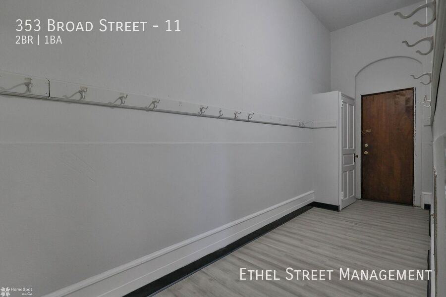 353 Broad St #11 - Photo 3 of 12