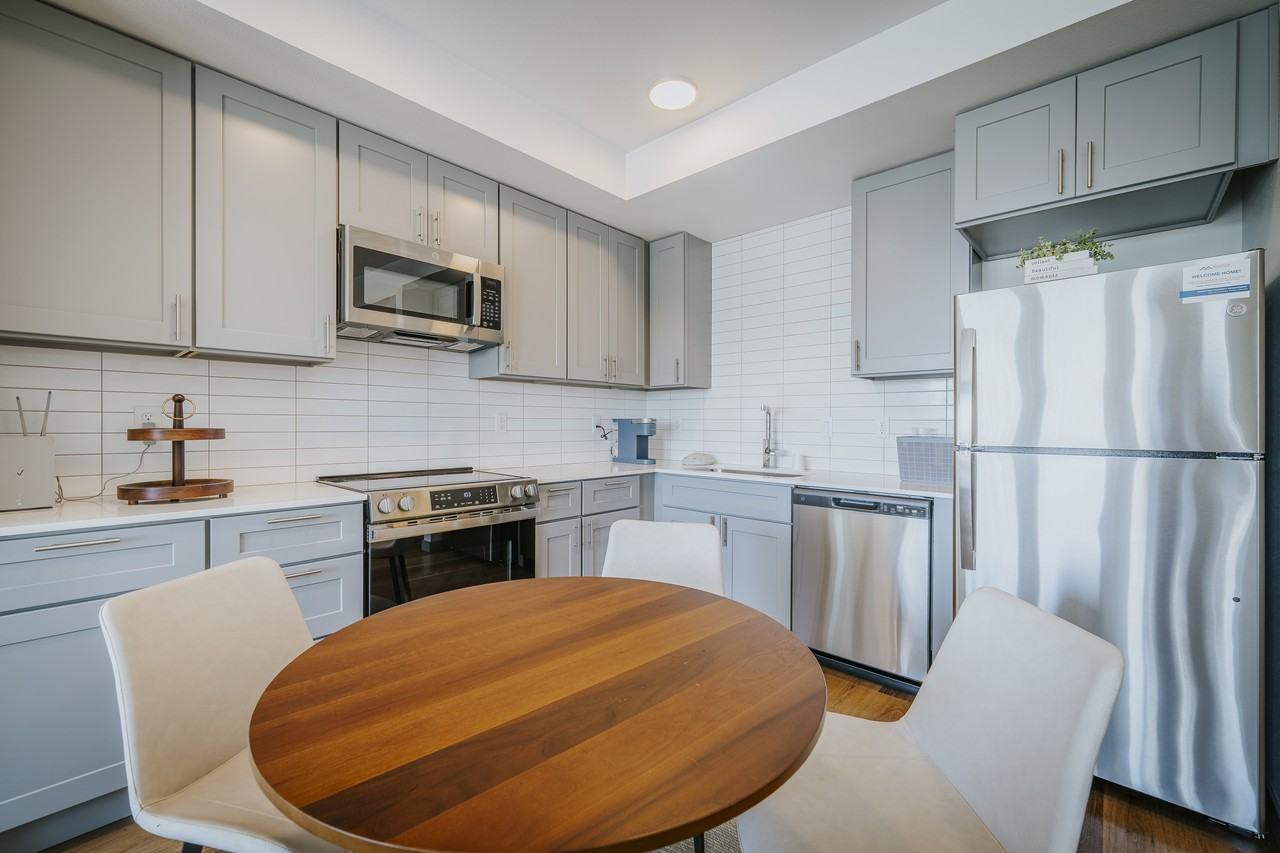 Grand Vista Apartments - Photo 3 of 44