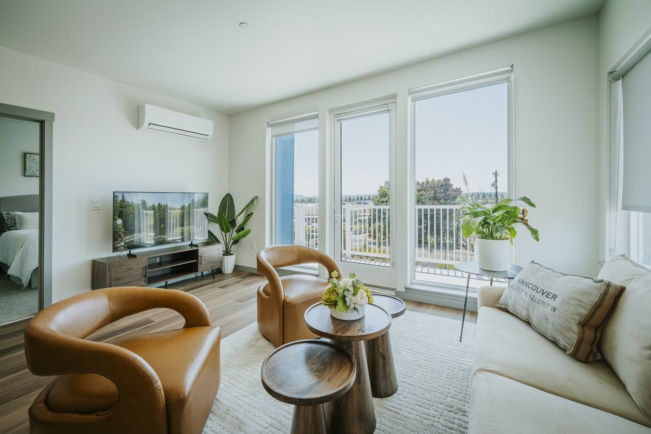 Grand Vista Apartments - Photo 4 of 44