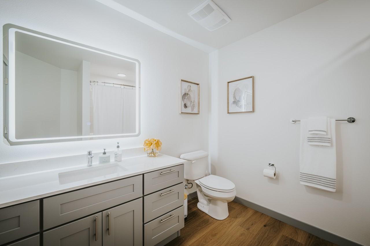 Grand Vista Apartments - Photo 6 of 44