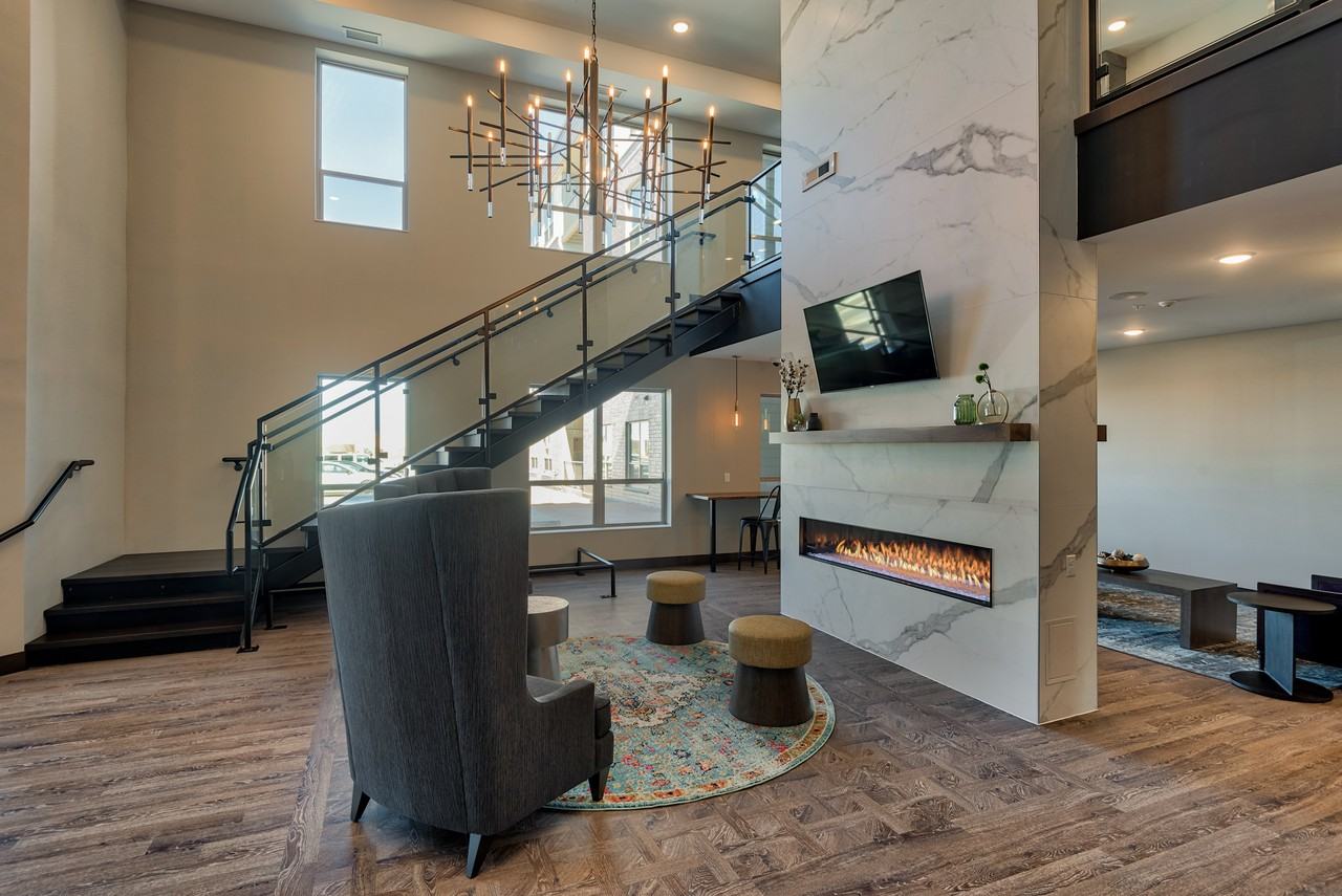 Lyra - Photo 3 of 42