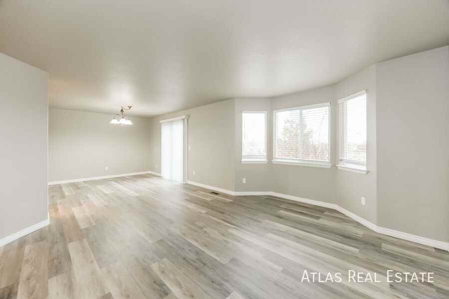 5566 Vermillion Bluffs Dr - Photo 2 of 20