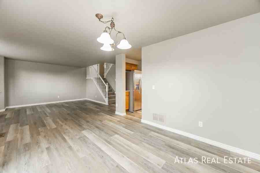 5566 Vermillion Bluffs Dr - Photo 3 of 20