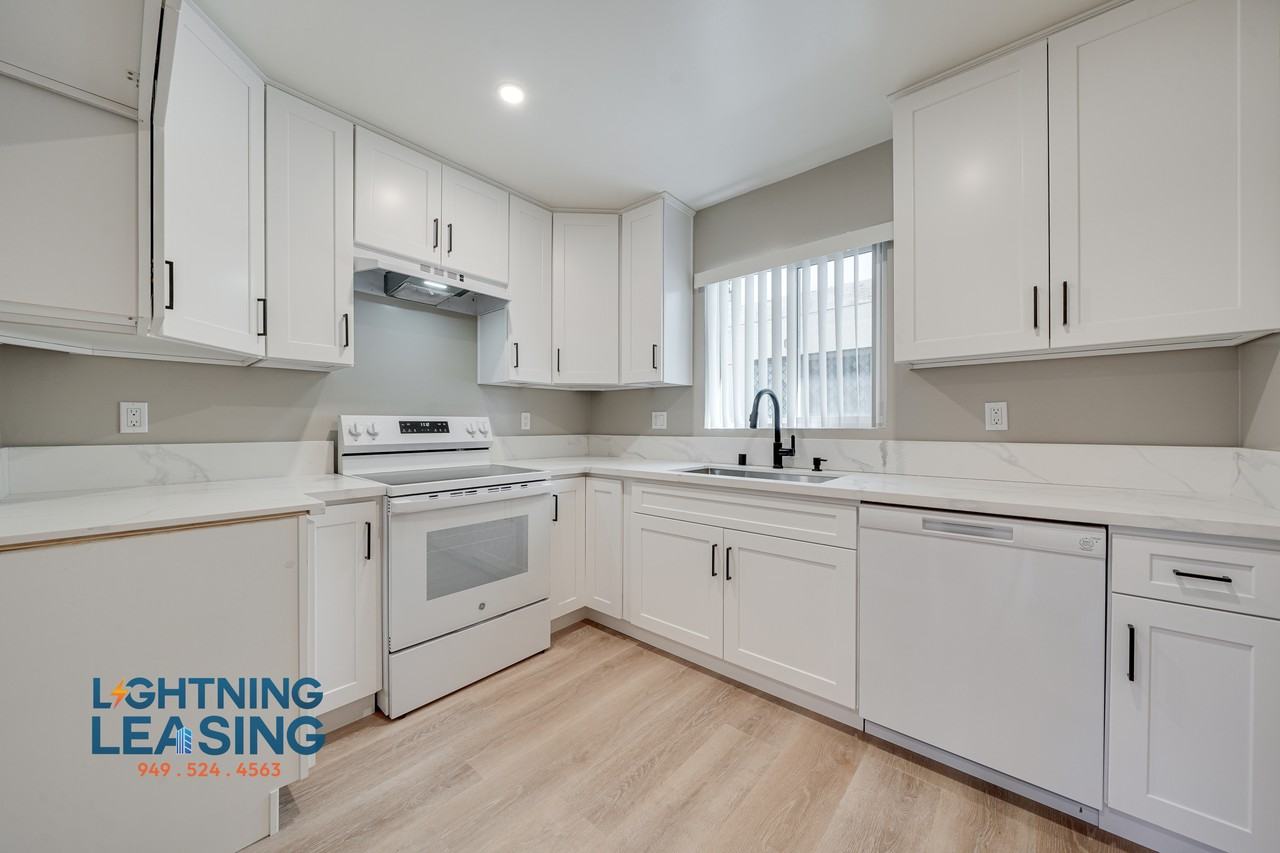 320 E Fairview Ave #12