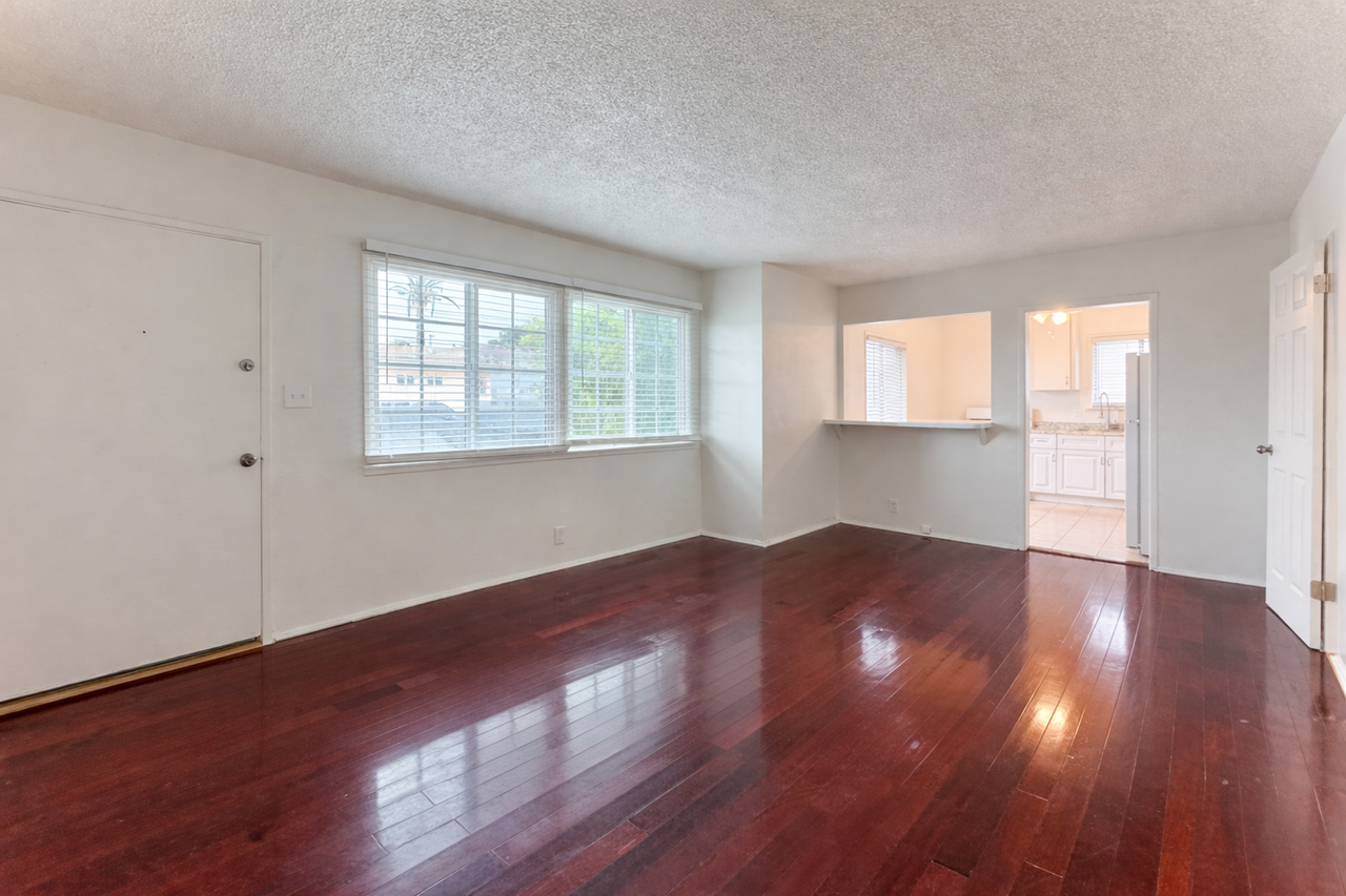 906 Edgewood St #2 - Photo 2 of 11