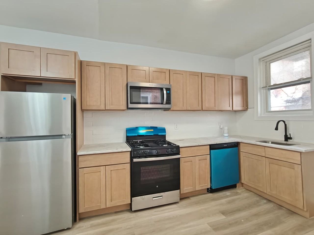 5431 Race St - Photo 3 of 11