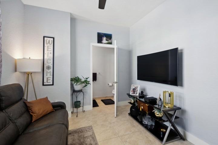 148 Southwest 7th Court - Photo 7 of 8