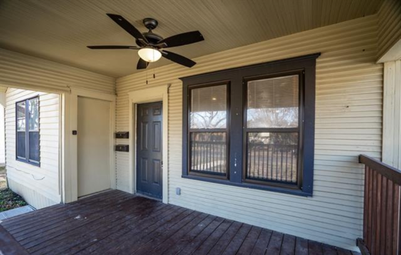 719 S Montreal Ave #2 - Photo 2 of 12