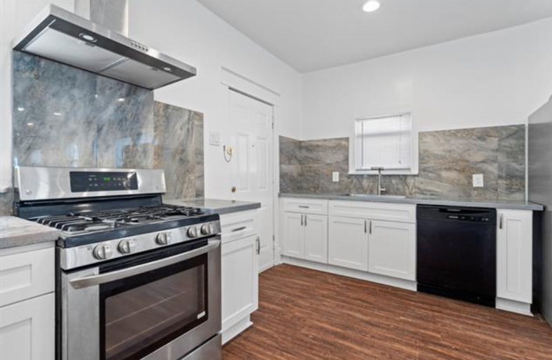 719 S Montreal Ave #2 - Photo 6 of 12