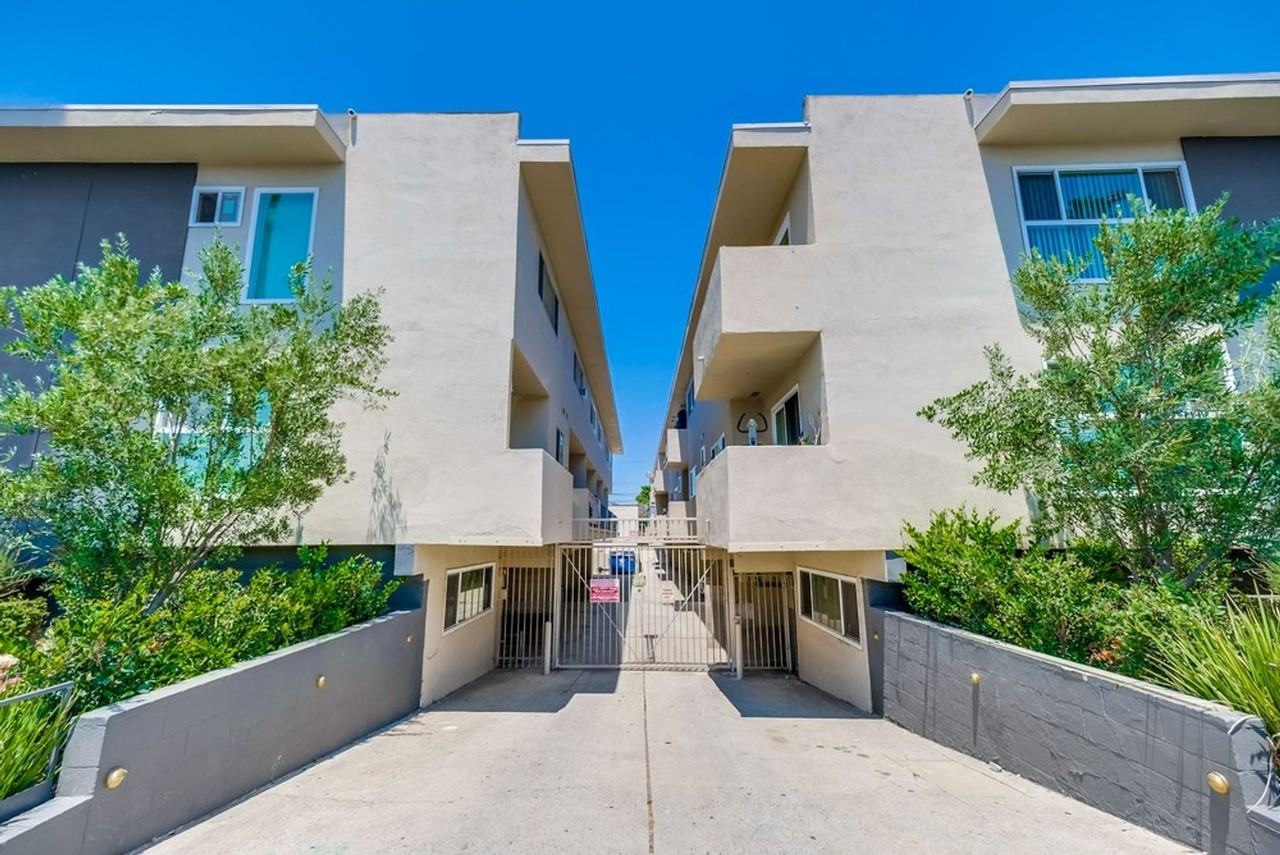 437 W Queen St #10 - Photo 2 of 5