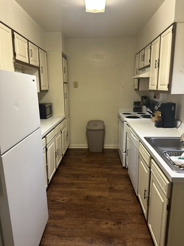 5930 Orleans Sq - Photo 3 of 6