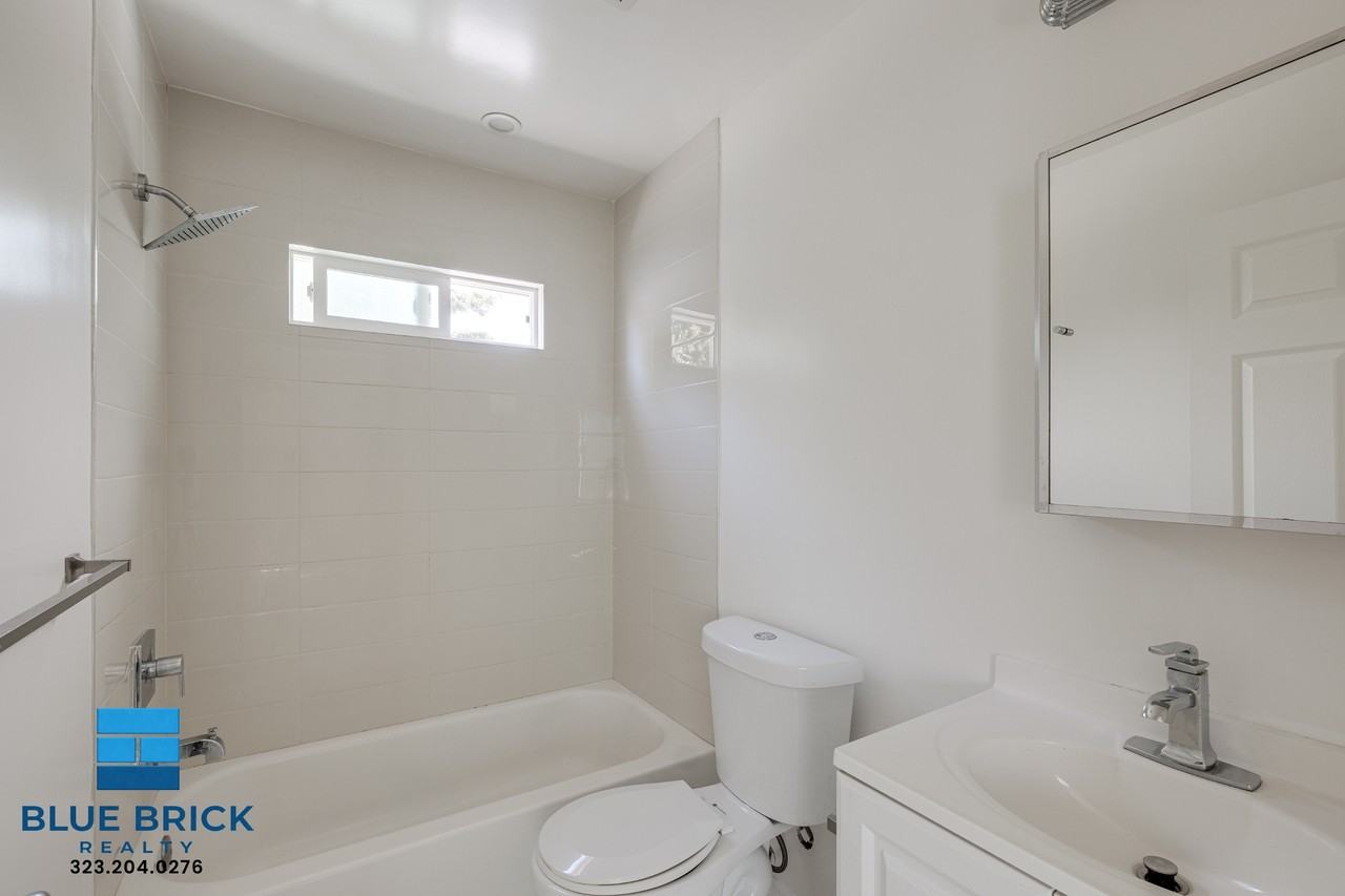 14025 Victory Blvd - Photo 5 of 18