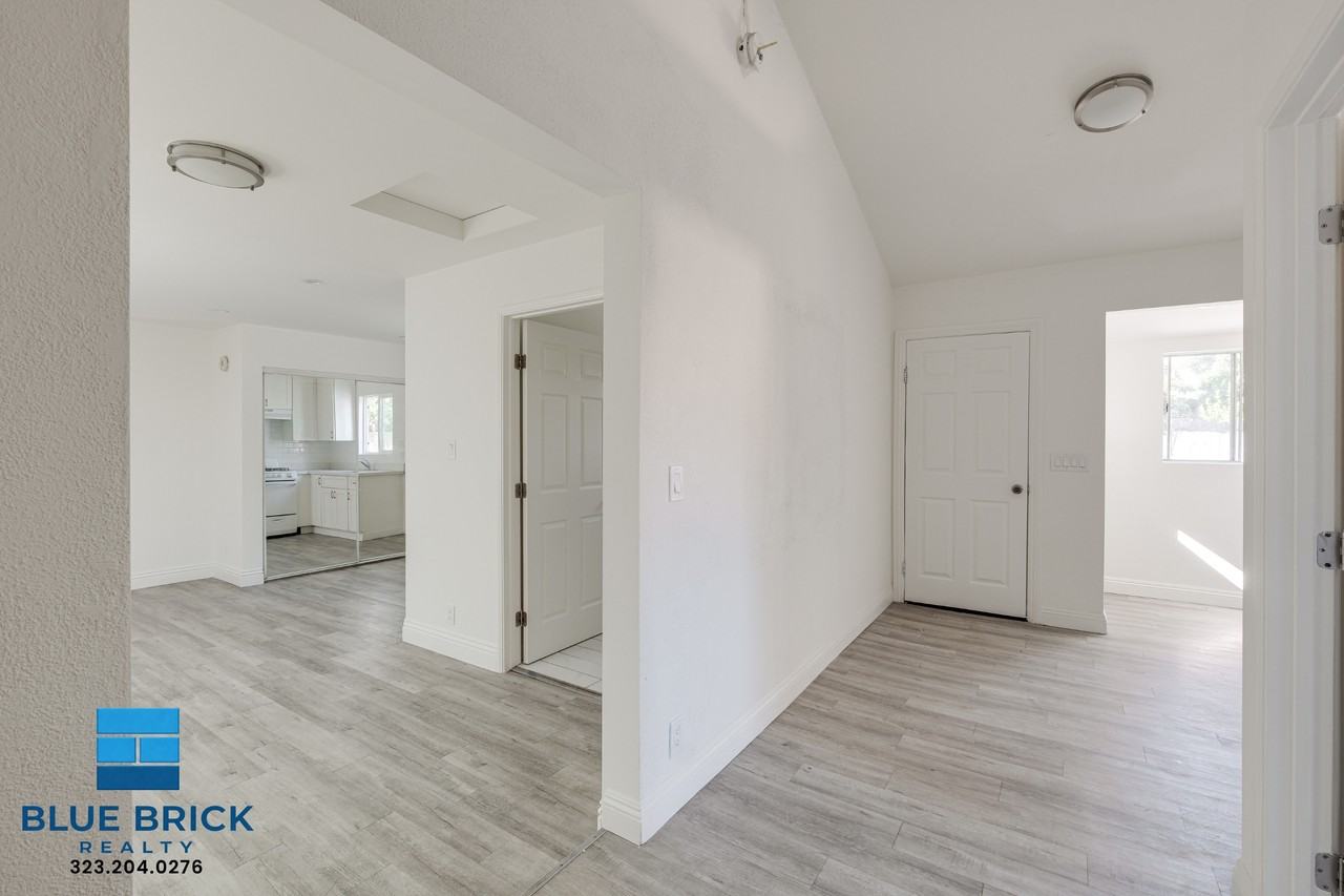 14025 Victory Blvd - Photo 6 of 18