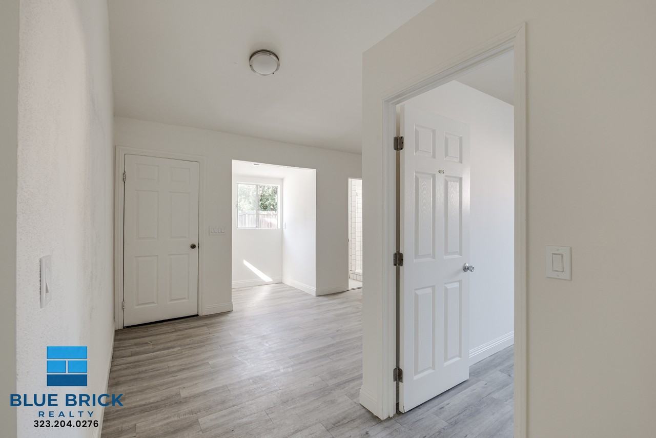 14025 Victory Blvd - Photo 7 of 18