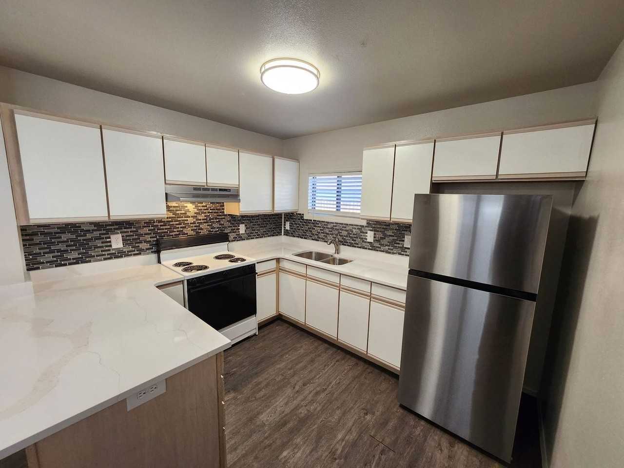 1433 Anita St - Photo 3 of 23