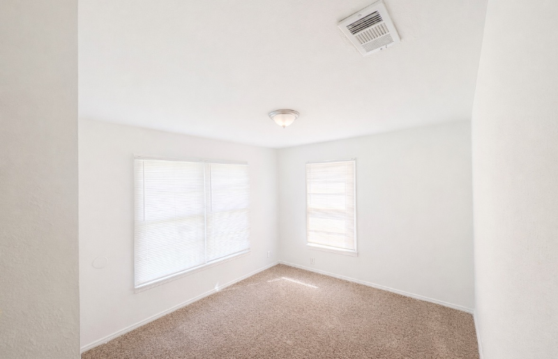 129 N Mcentire Ct - Photo 3 of 9