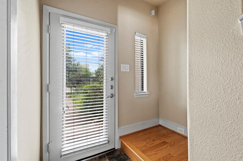 2318 Emancipation Ave - Photo 6 of 20