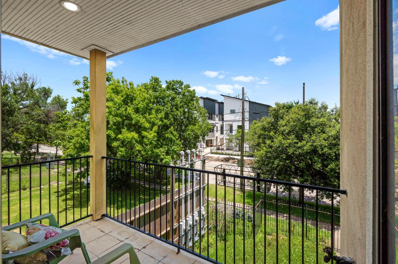 2318 Emancipation Ave - Photo 7 of 20