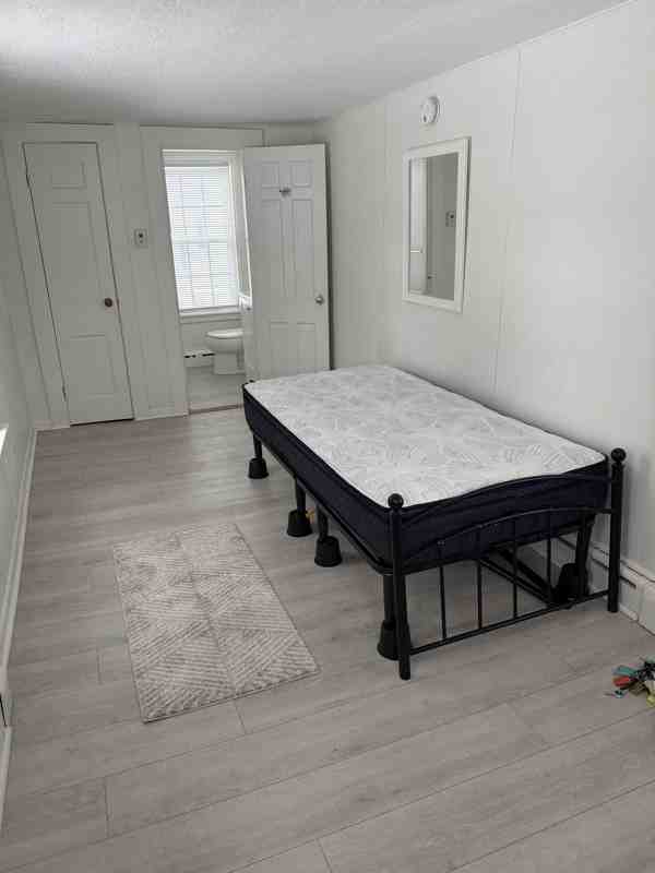 125 Shore St #F - Photo 2 of 4