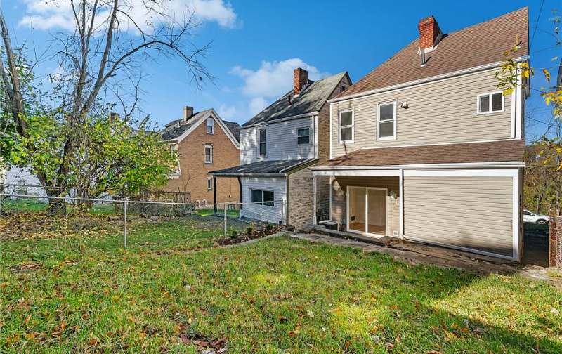 253 Southern Ave - Photo 2 of 9