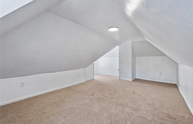 253 Southern Ave - Photo 3 of 9