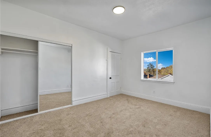 253 Southern Ave - Photo 5 of 9