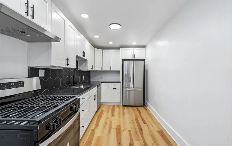 253 Southern Ave - Photo 6 of 9