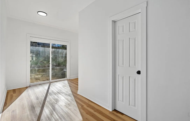 253 Southern Ave - Photo 7 of 9