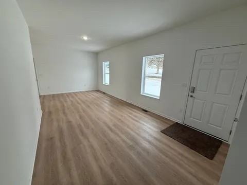 400 7th St - Photo 4 of 19