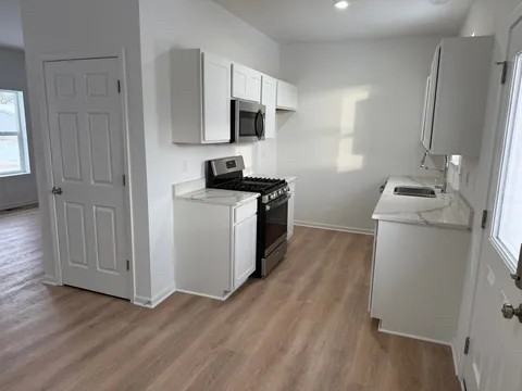 400 7th St - Photo 5 of 19